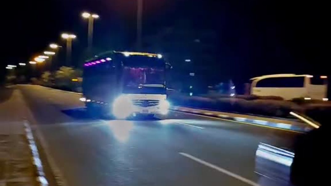 فيديو  للشارع يظهر فيه النقل الجماعي