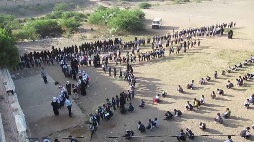 ⁣🎼دخول الطلاب وهم ينشدون بحماس مع النهضة تعلمنا تكون أحلامنا أكبر!