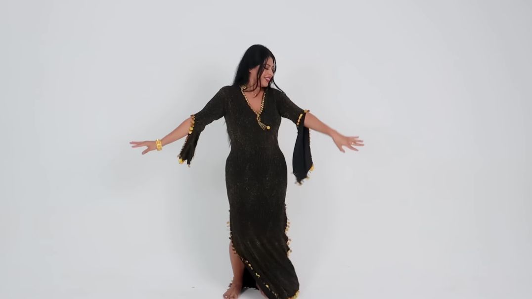 ⁣ساجدة عبيد - اسمر والعيون وساع Iraqi dance by Carmen