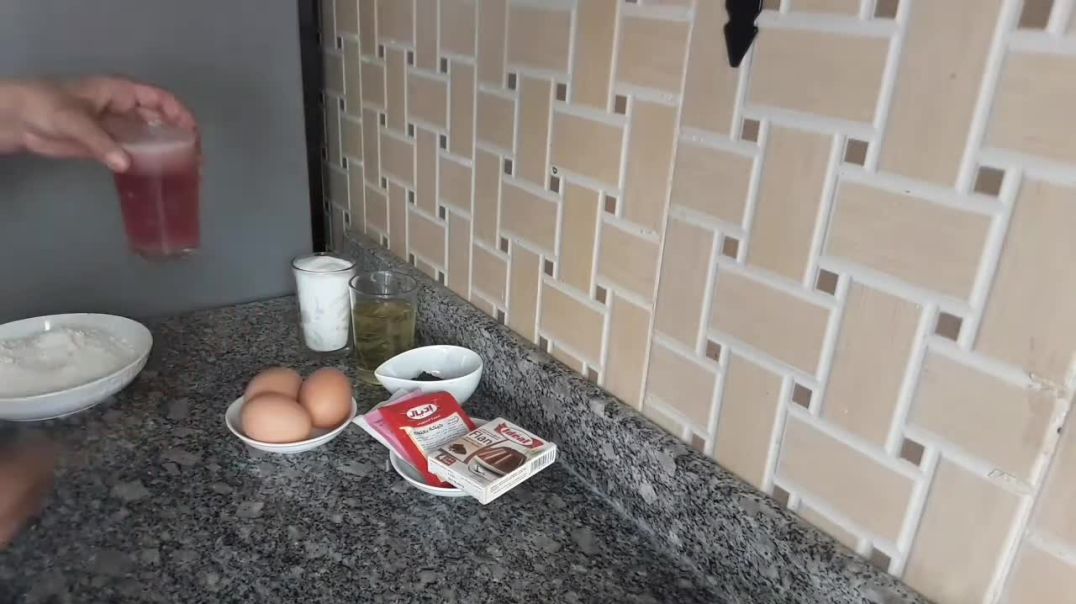 كيك بالرمان و فلون شكلاط لذيذ جدا 😍
